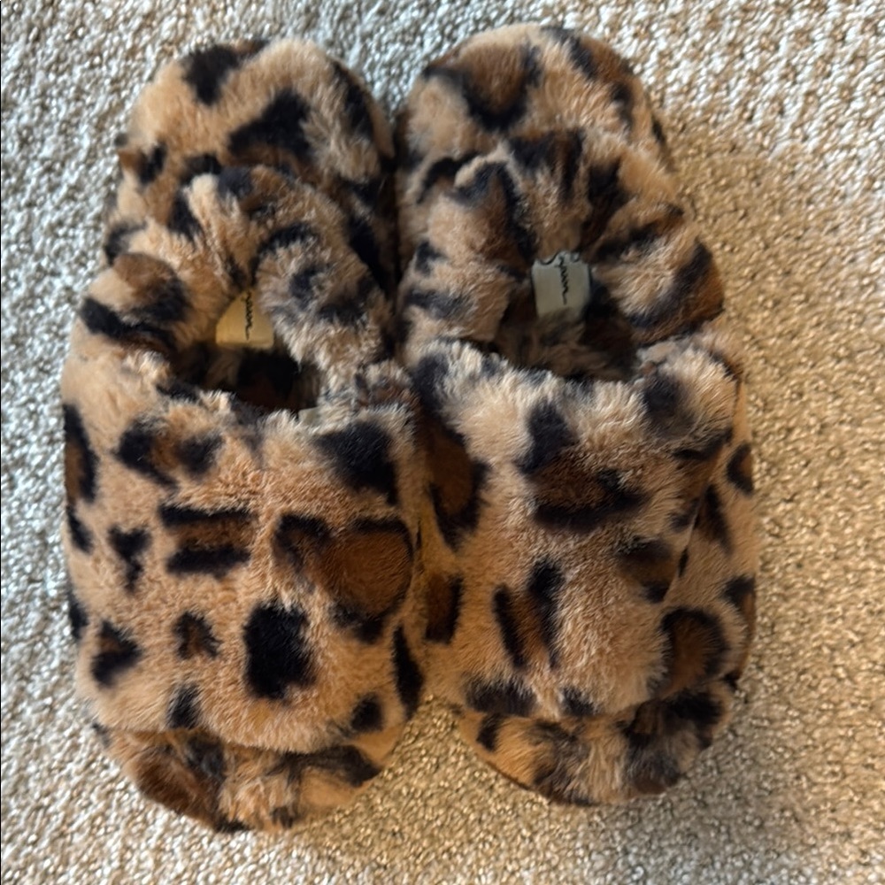 Jessica Simpson Leopard Print Faux Fur Slippers